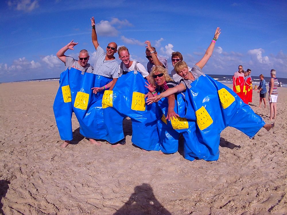 Gezellig bedrijfsuitje Ameland (21) Stranduitje actief, blokarten